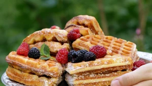 Te gofry zrobisz bez kropli mleka. Są znacznie bardziej chrupiące, niż tradycyjne
