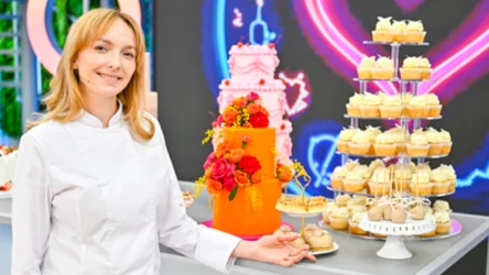 Lambeth cake, mocha mousse, a może tort bez tortu? Cukiernicze trendy weselne w 2025 roku