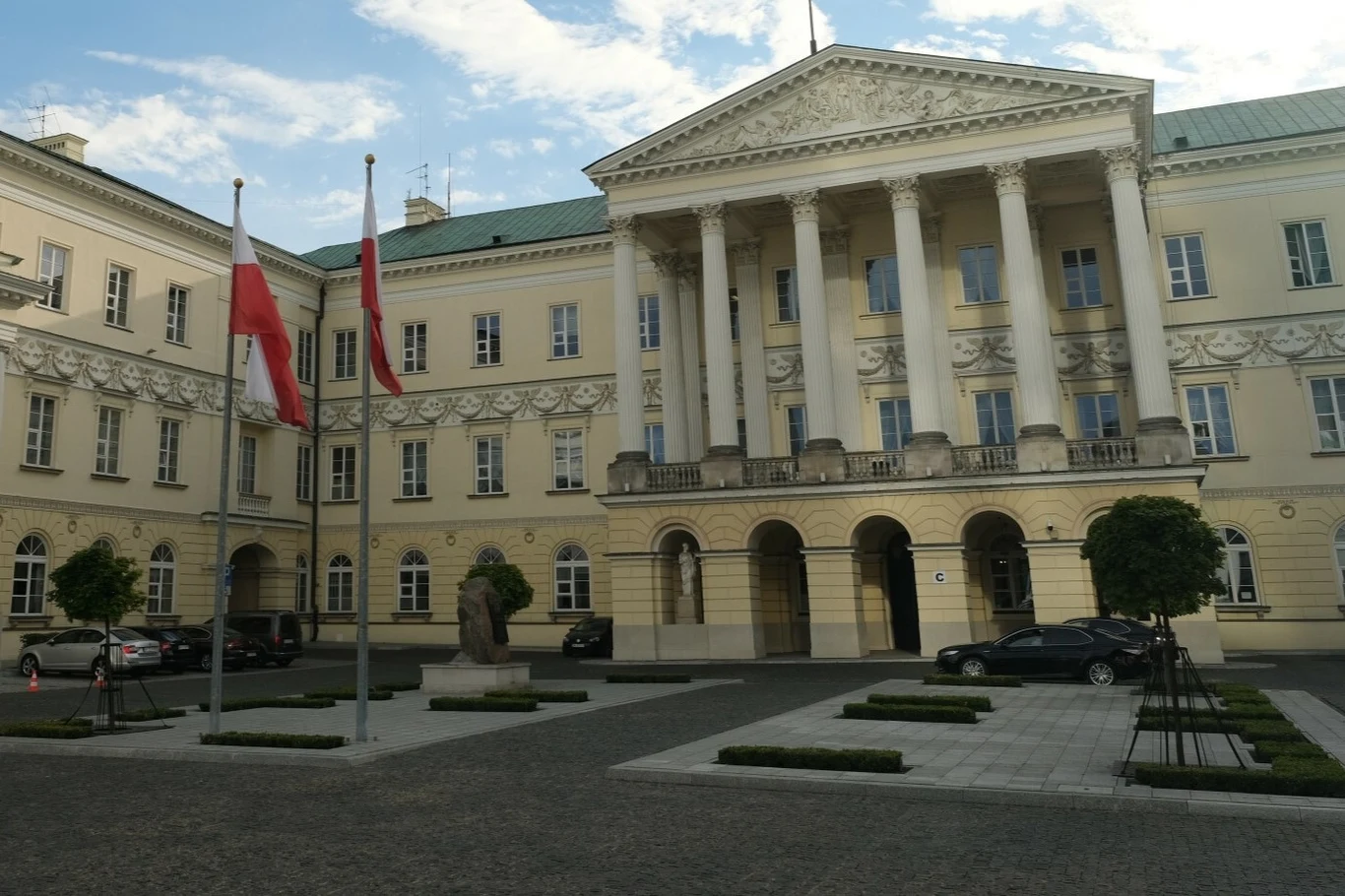 Warszawa zamierza wydać 4,3 mln zł na nowe samochody. Warszawa zamierza wydać 4,3 mln zł na nowe samochody.