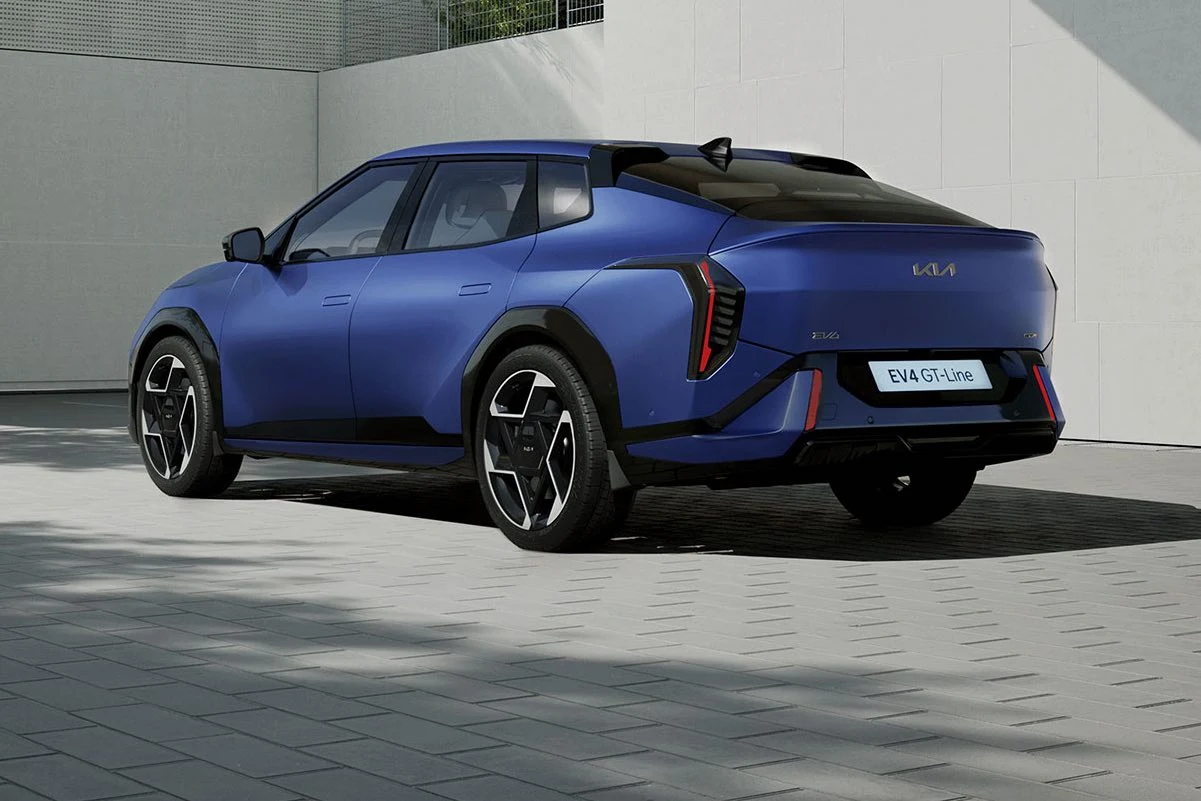Kia EV4 dostępna będzie w wersji sedan i hatchback Kia EV4 dostępna będzie w wersji sedan i hatchback