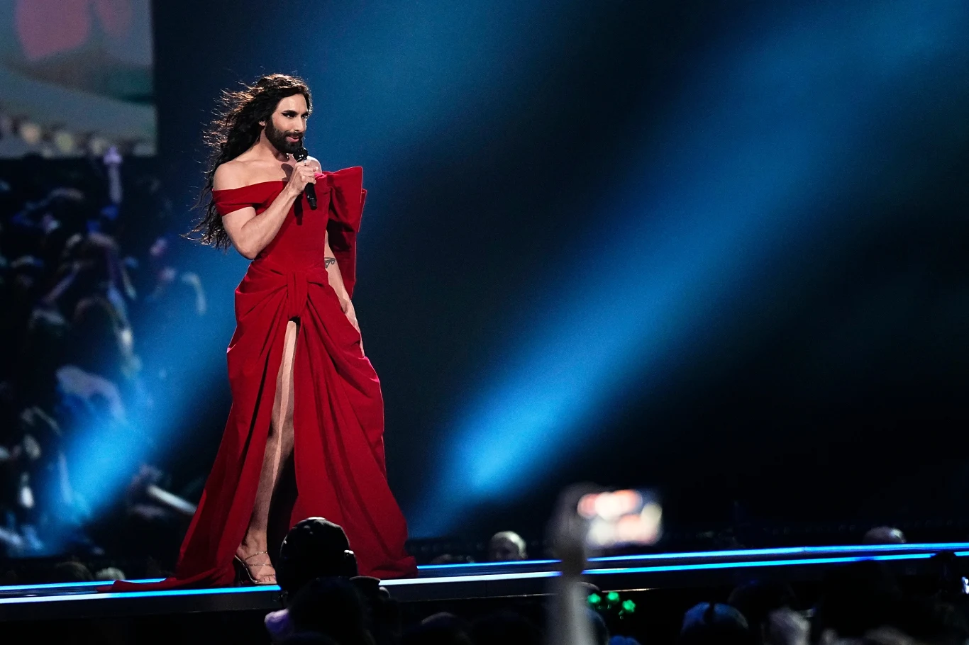 Conchita Wurst podczas gościnnego występu w finale Eurowizji 2024w Malmo (Szwecja) Conchita Wurst podczas gościnnego występu w finale Eurowizji 2024w Malmo (Szwecja)