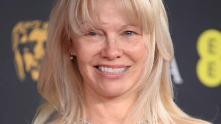 Pamela Anderson zaliczyła modową wpadkę. Ogromny kapelusz tylko pogorszył sprawę