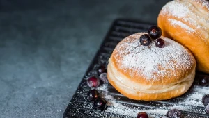 Pączki mają wystarczająco dużo kalorii – tego dnia unikajmy innych kalorycznych i ciężkostrawnych potraw