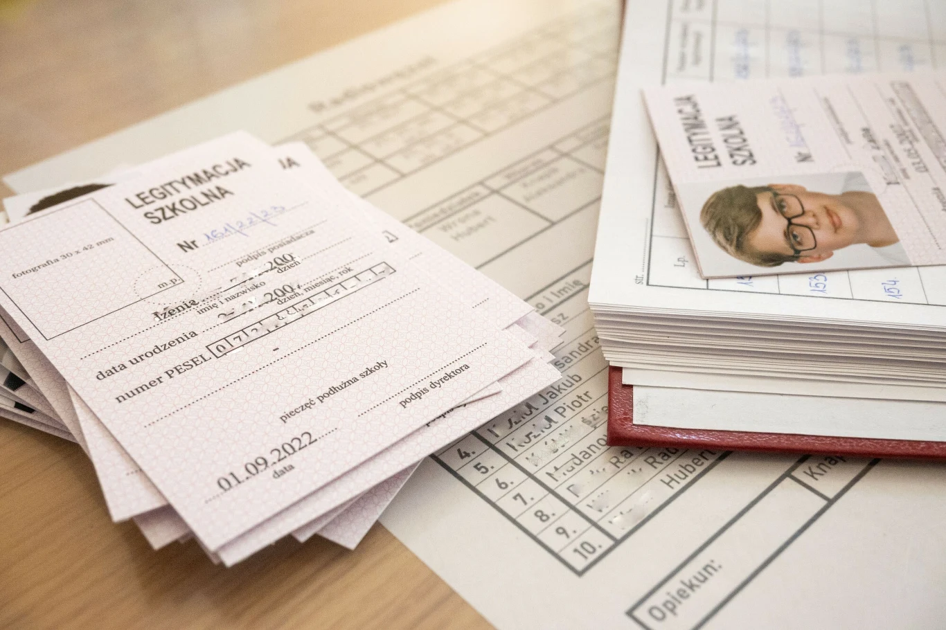 Tradycyjna legitymacja szkolna już nie będzie niezbędna. Uczniowie mogą skorzystać z jej elektronicznej wersji Tradycyjna legitymacja szkolna już nie będzie niezbędna. Uczniowie mogą skorzystać z jej elektronicznej wersji