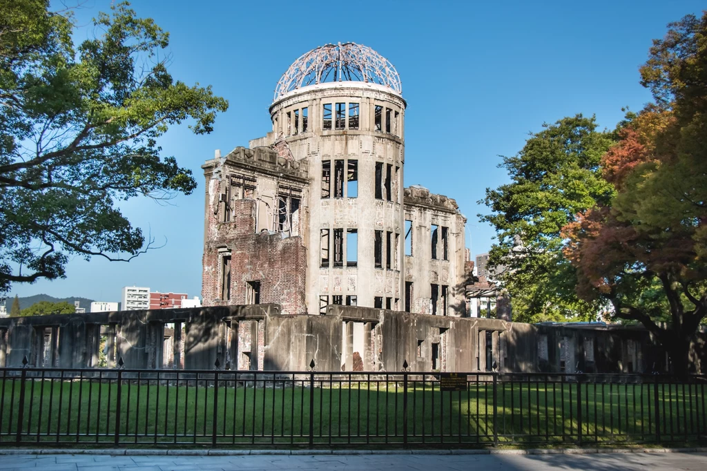 Ruiny centrum wystawowego w Hiroszimie zachowały się jako pomnik upamiętniający zrzucenie bomb atomowych na Hiroszimę i Nagasaki