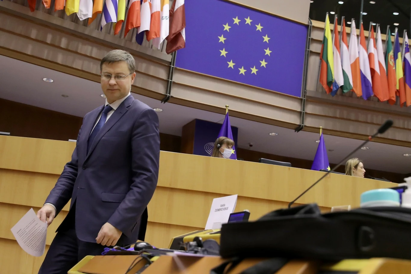 Komisarz UE: Nie zniesiemy sankcji wobec Rosji, nawet jeśli zrobią to USA Komisarz UE: Nie zniesiemy sankcji wobec Rosji, nawet jeśli zrobią to USA