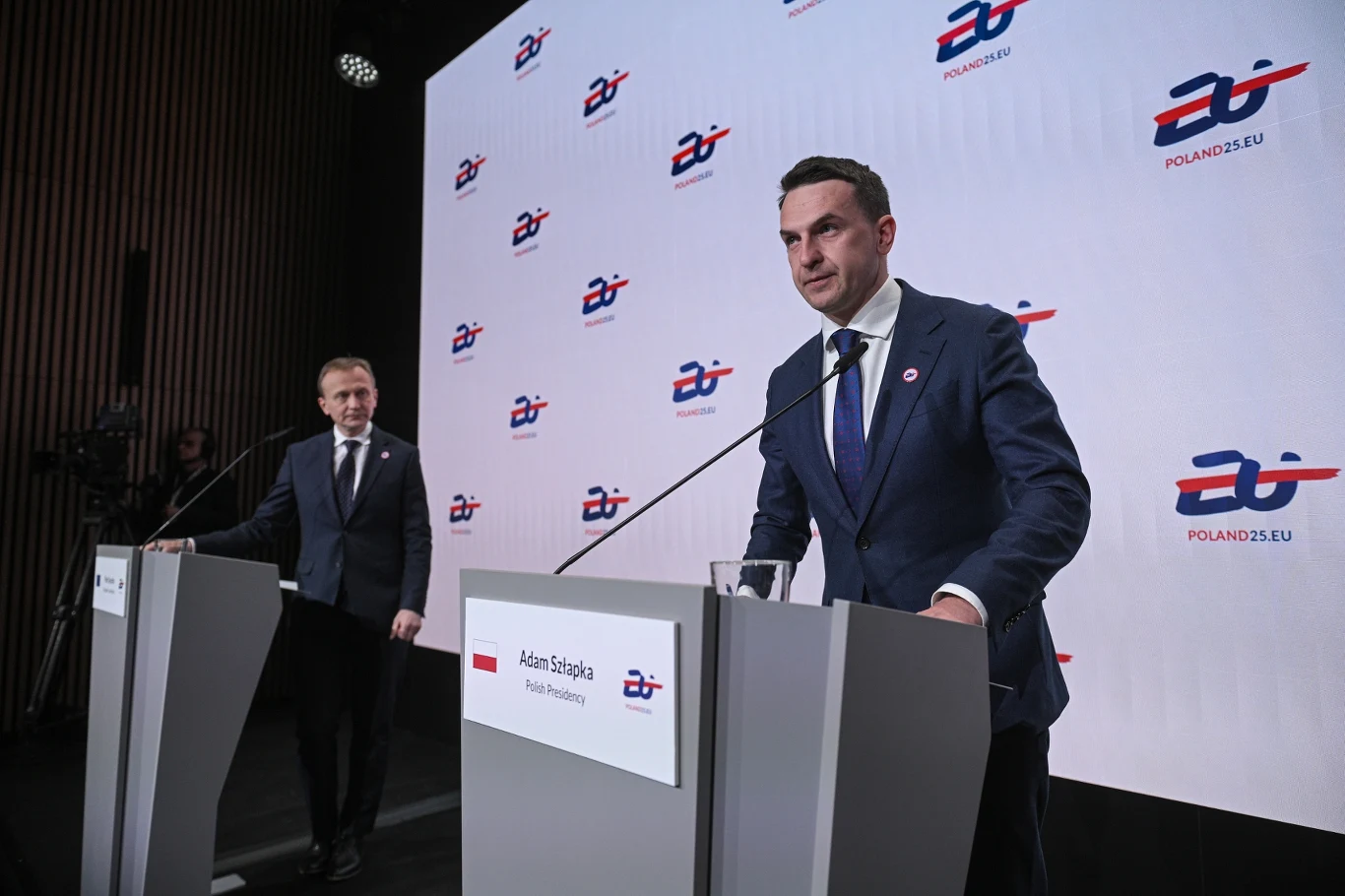 Konferencja prasowa w ramach nieformalnego posiedzenia Rady do Spraw Ogólnych w Warszawie. Na zdj. Piotr Serafin i Adam Szłapka Konferencja prasowa w ramach nieformalnego posiedzenia Rady do Spraw Ogólnych w Warszawie. Na zdj. Piotr Serafin i Adam Szłapka