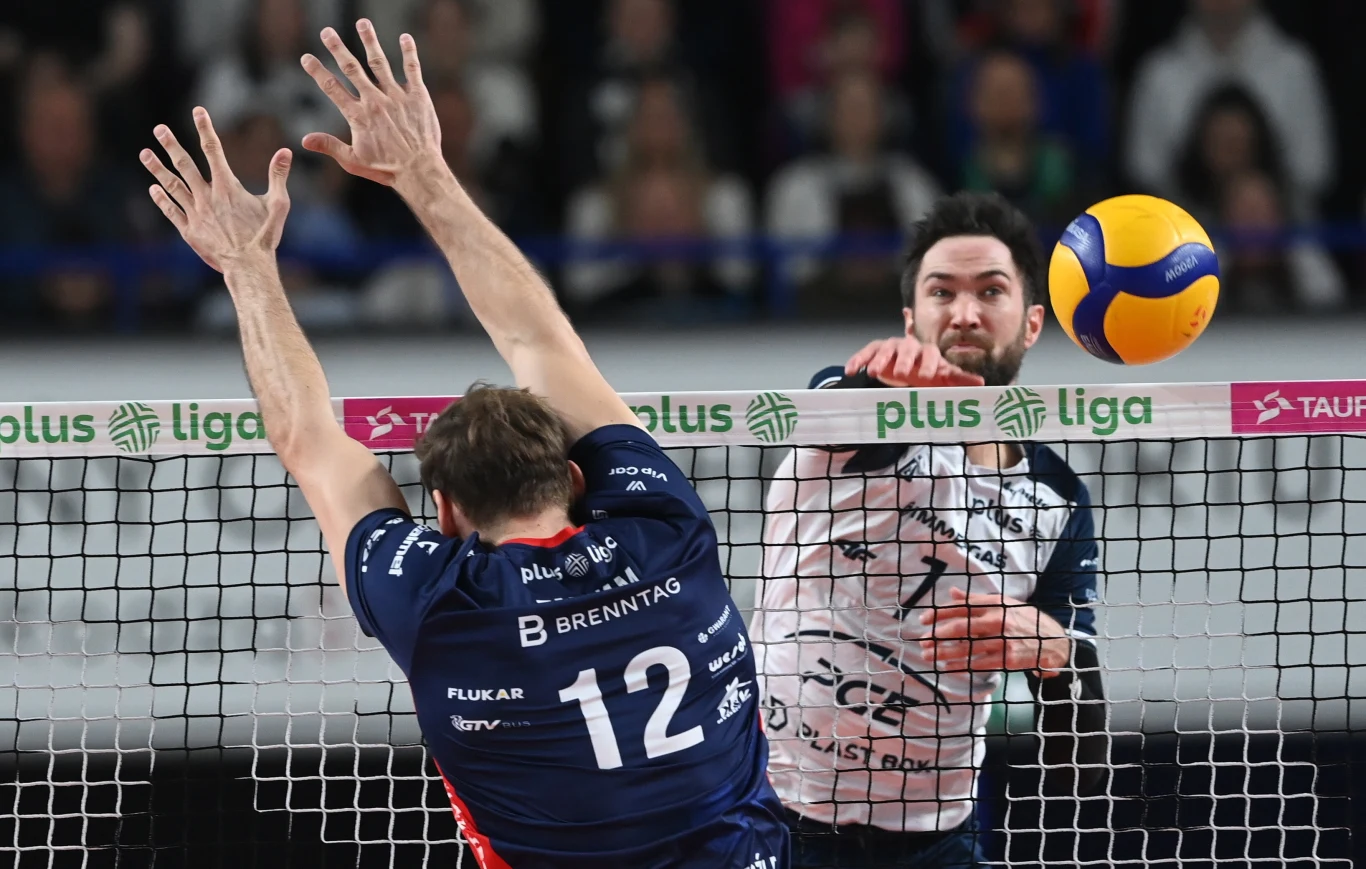 Atakuje Kevin Tillie z PGE Projektu Warszawa