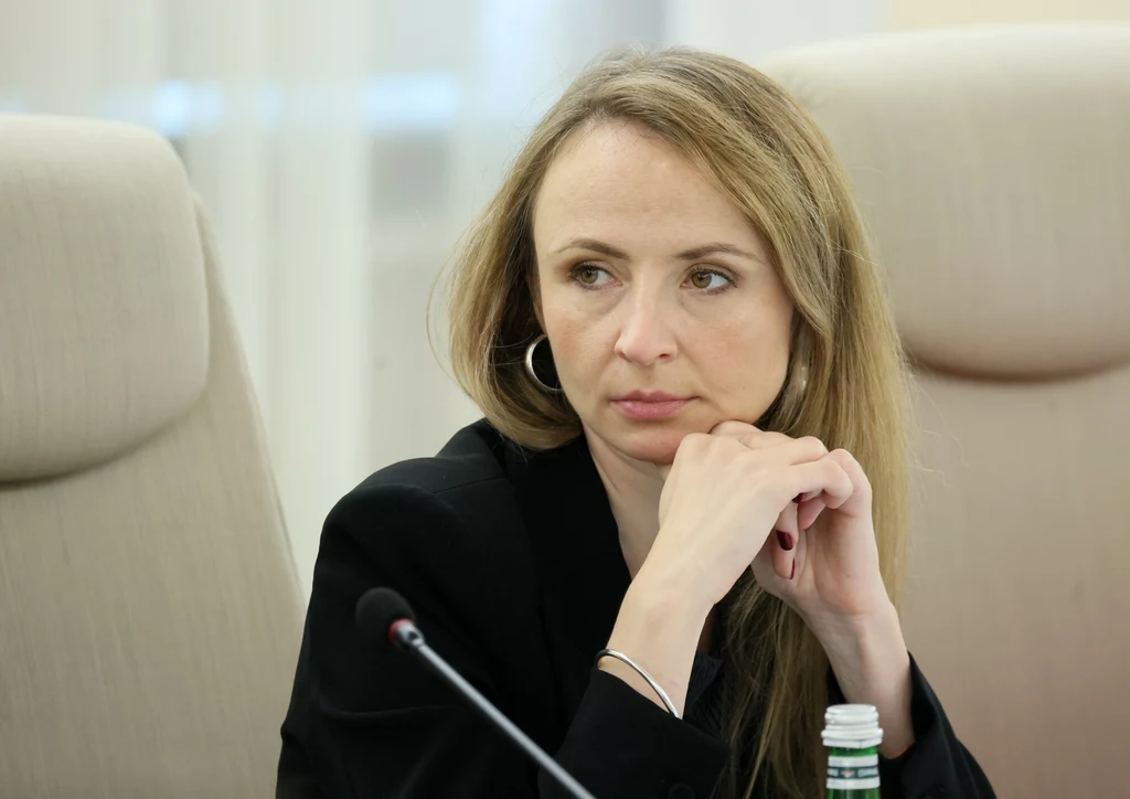 Minister Agnieszka Dziemianowicz-Bąk uważa, że nie powinno się zmieniać zasad przyznawania 800 plus dla Ukraińców w Polsce