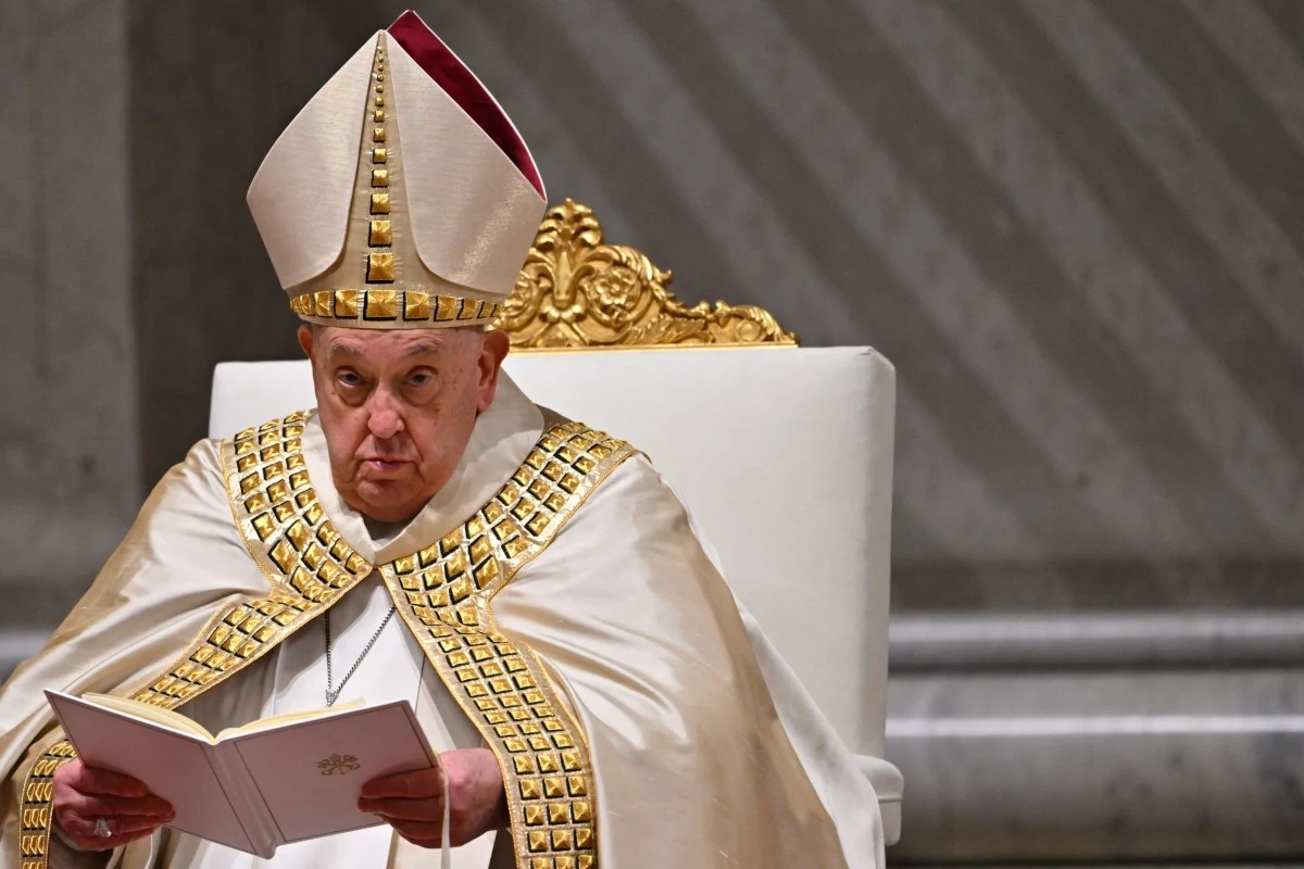 Papież Franciszek przebywa na leczeniu w Poliklinice Gemelli. Rośnie niepokój o stan jego zdrowia Papież Franciszek przebywa na leczeniu w Poliklinice Gemelli. Rośnie niepokój o stan jego zdrowia