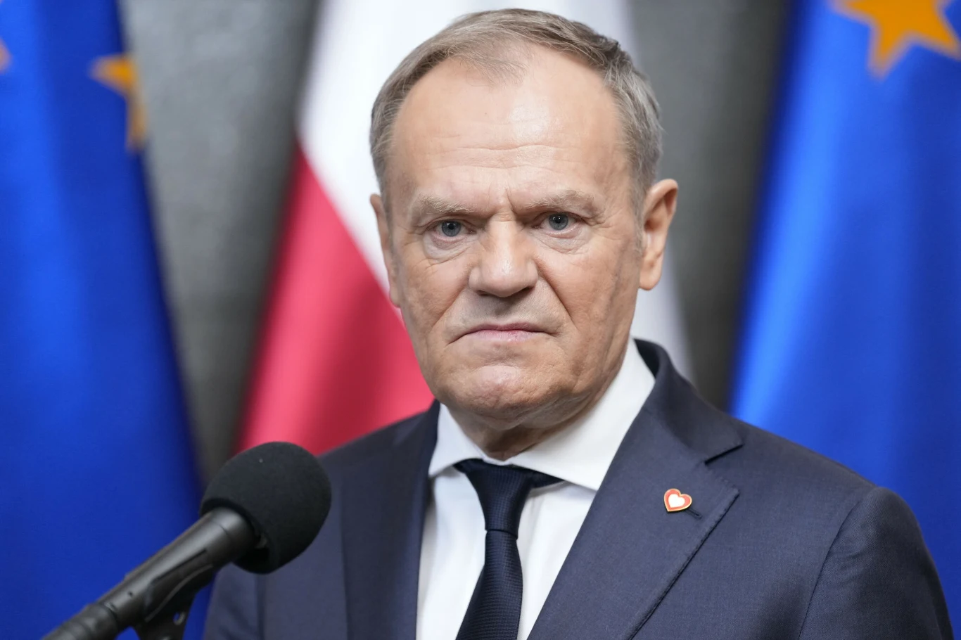 Donald Tusk oczekuje raportu i wyjaśnień w sprawie szefowej CBA Donald Tusk oczekuje raportu i wyjaśnień w sprawie szefowej CBA