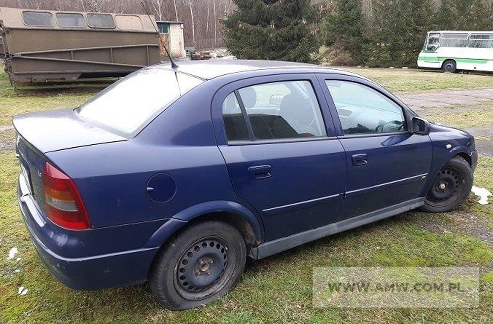 Agencja Mienia Wojskowego sprzedaje między innymi dwa Ople Astra II w cenie 800 i 1200 zł