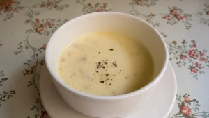 Szkoda, że zapomnieliśmy o tej zupie. Nasze prababcie gotowały częściej niż rosół