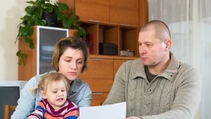 Czy z Kartą Dużej Rodziny płaci się mniej za śmieci? To zależy od gminy.