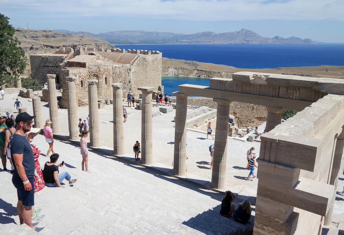 Wyspa Rodos pełna jest niezwykłych miejsc, takich jak miasto Lindos.