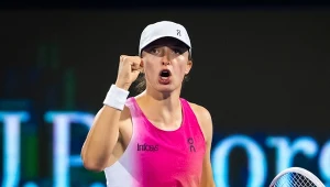 Thriller Świątek na starcie, pogrom na koniec. Polka w ćwierćfinale w Dubaju