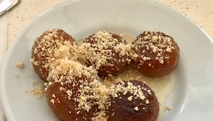 Przepis na pączki prosto z Grecji. Wychodzą puszyste jak chmurki 