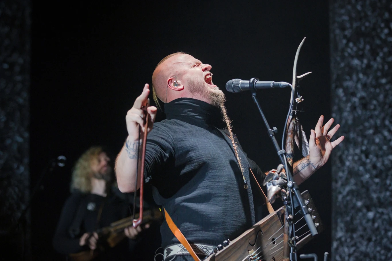 Einar Selvik jest liderem grupy Wardruna Einar Selvik jest liderem grupy Wardruna