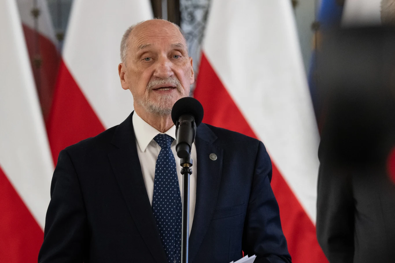 Antoni Macierewicz skomentował wypadek samolotu w Toronto. Nawiązał do katastrofy w Smoleńsku Antoni Macierewicz skomentował wypadek samolotu w Toronto. Nawiązał do katastrofy w Smoleńsku