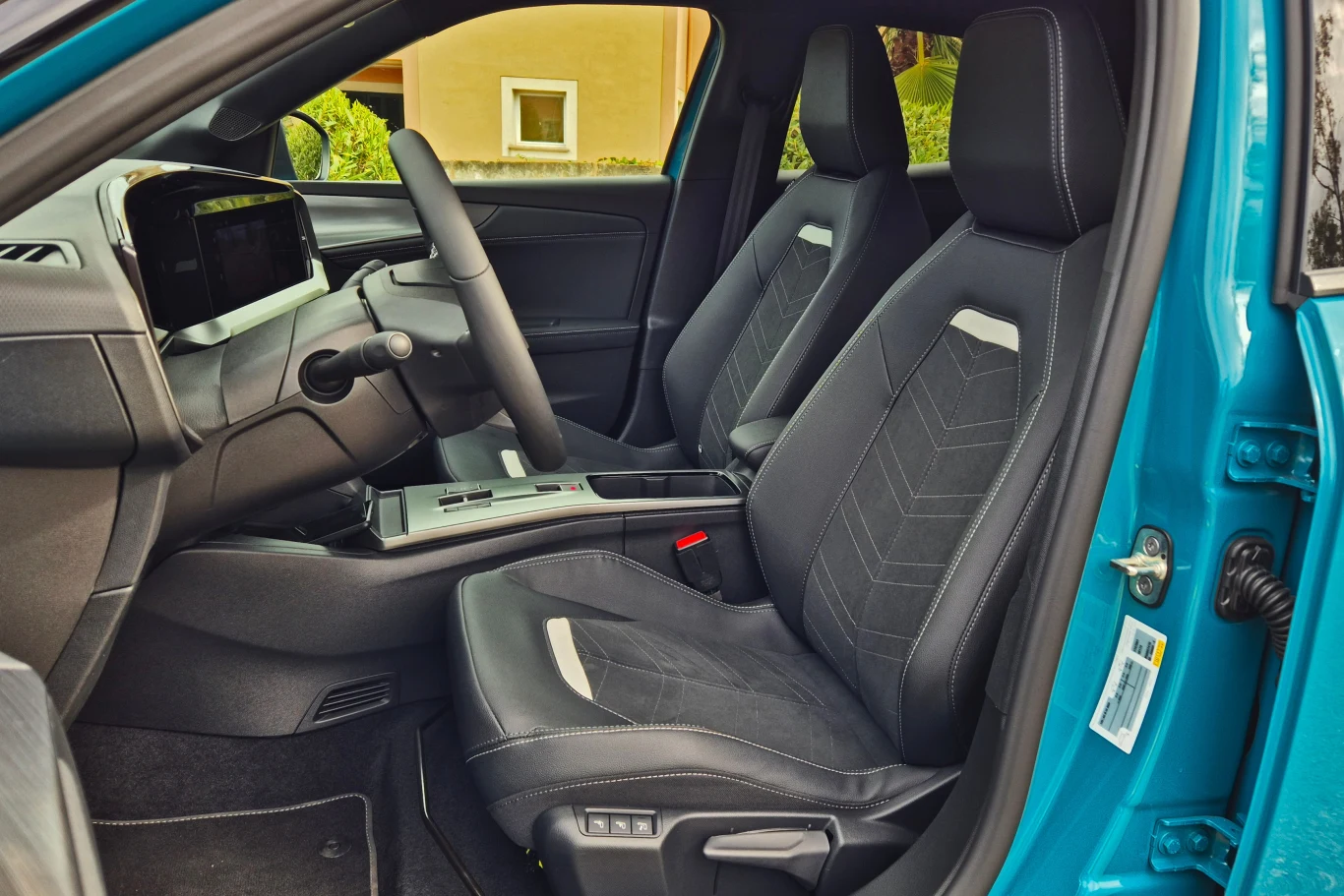 Wygodne fotele pokryte są teraz wegańską tapicerką