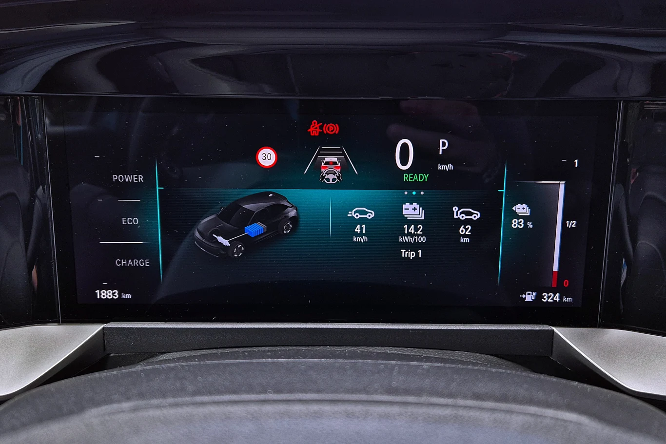 Deklarowany zasięg testowanego egzemplarza napawa optymizmem, ale to zasługa temperatury w okolicach 17 stopni Celsjusza oraz uzyskanego zużycia energii, które jest mniejsze niż oficjalne wartości