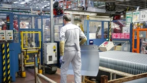 Polski przemysł w kwietniu to stabilny wzrost, ale spadek nowych zamówień 