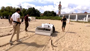 Sprzątający plaże robot