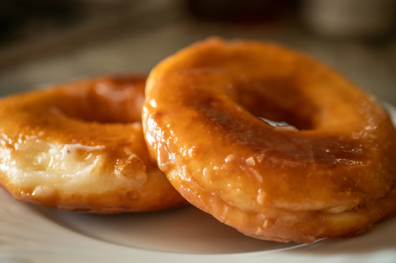 Pączki serowe są puszyste w środku i chrupiące z zewnątrz