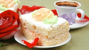 Ciasto Łabądek to puszysty deser z lekkim kremem