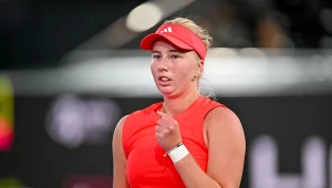 Pogromczyni Sabalenki wróciła z 3:5 15-40. Słynna rywalka Świątek też ograna