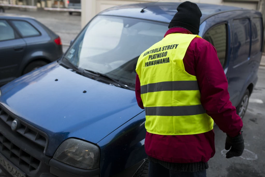 - Zalecamy, żeby jednak ten kwitek zostawiać w widocznym miejscu - wskazują przedstawiciele Zarządu Dróg Miasta Krakowa. 