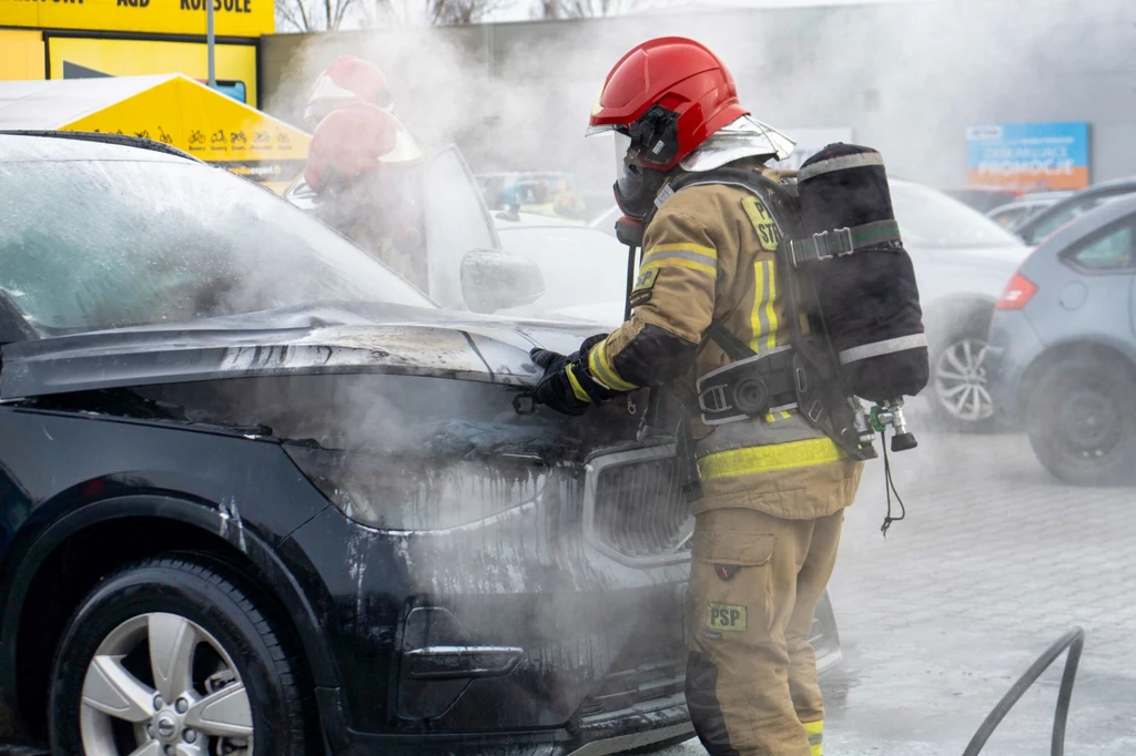 Rozwiązanie Fireman Access znacznie upraszcza proces gaszenia samochodu elektrycznego