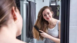 Tak myj włosy, jeśli chcesz by lśniły. Ważna jest także częstotliwość