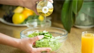 Olej ryżowy ma swoje szerokie zastosowanie zarówno w kuchni, jak i w codziennej pielęgnacji skóry