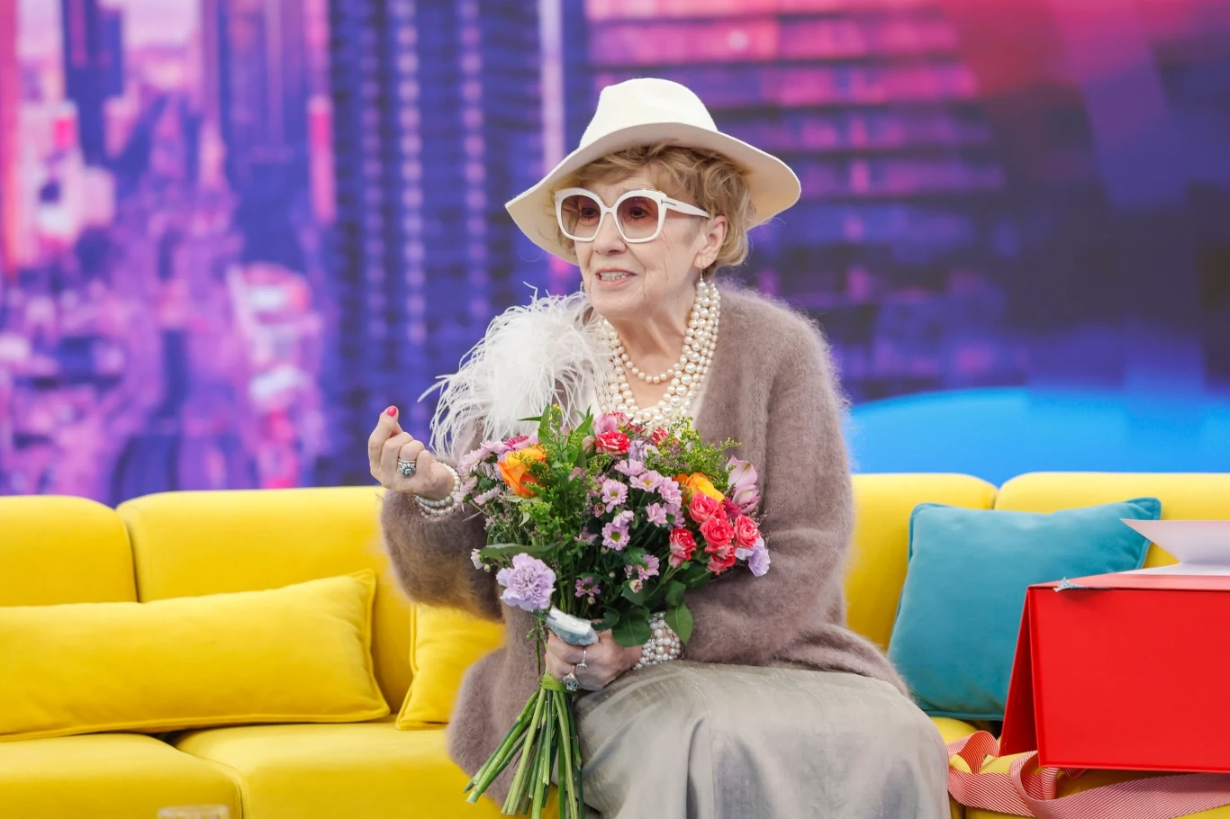 Emilia Krakowska otrzymała kwiaty 