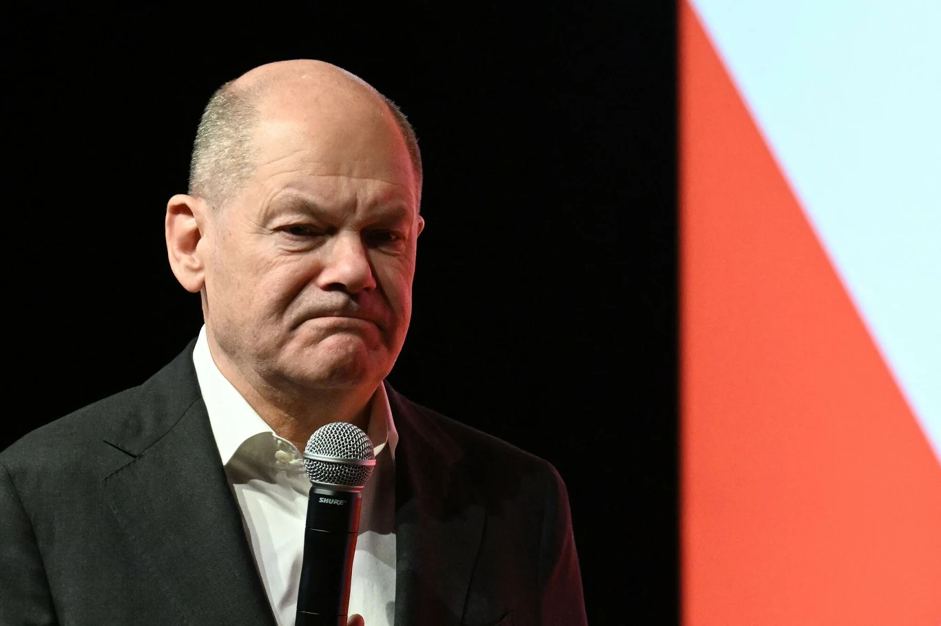 Olaf Scholz nie ukrywa, że SPD poniosła porażkę w przyspieszonych wyborach parlamentarnych Olaf Scholz nie ukrywa, że SPD poniosła porażkę w przyspieszonych wyborach parlamentarnych