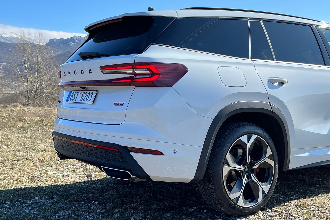 Opcjonalny układ dynamicznej kontroli podwozia DCC oferuje różnorodne ustawienia, od komfortowych po sportowe. Opcjonalny układ dynamicznej kontroli podwozia DCC oferuje różnorodne ustawienia, od komfortowych po sportowe.