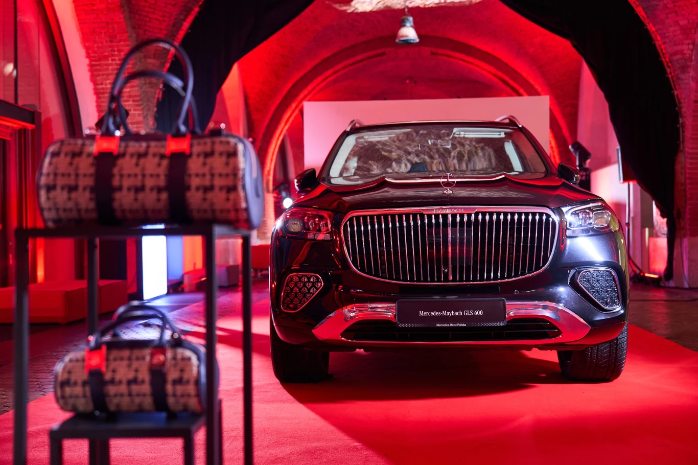 SL 680 Monogram Series to dwumiejscowy roadster napędzany 4.0-litrowym V8 biturbo o mocy 585 KM.