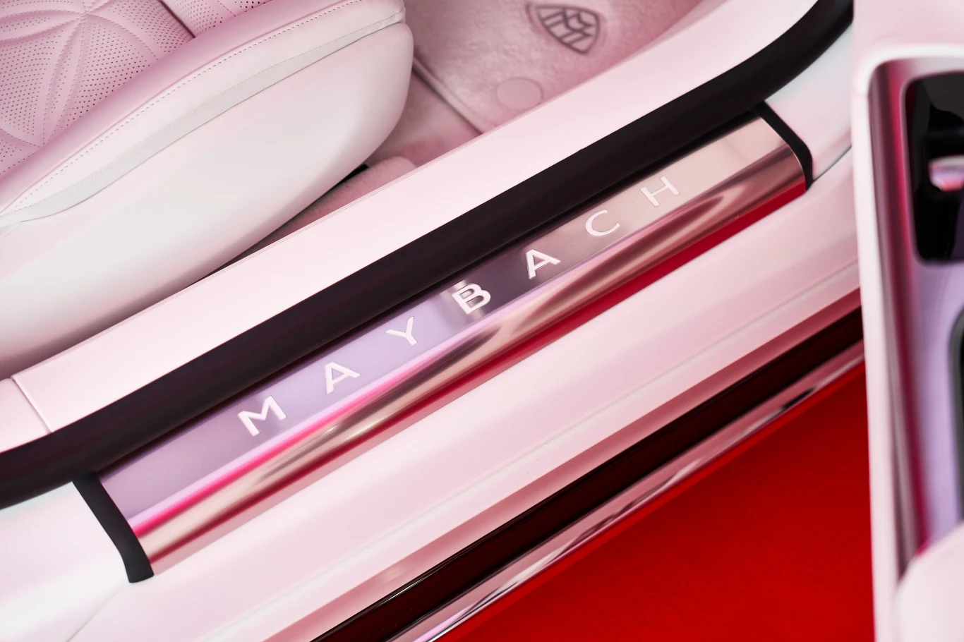 Ceny SL 680 Monogram Series nie podano oficjalnie, ale można założyć, że przekroczy 1,5 mln zł. Dla klientów, którzy mogą sobie na niego pozwolić, cena i tak nie jest istotna – liczy się status.