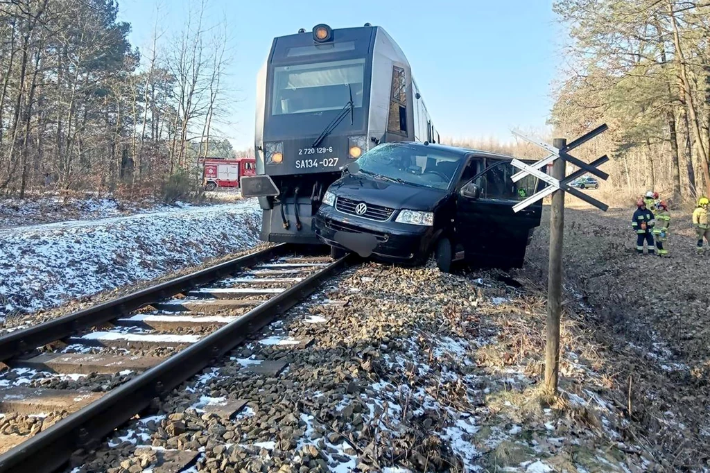 Przegapił znak STOP. Jak się zorientował, było już za późno