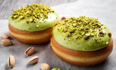 Pistacjowy hit w Auchan na Tłusty Czwartek! Sprawdź wyjątkową ofertę na pączki i inne słodkości 🍩💚