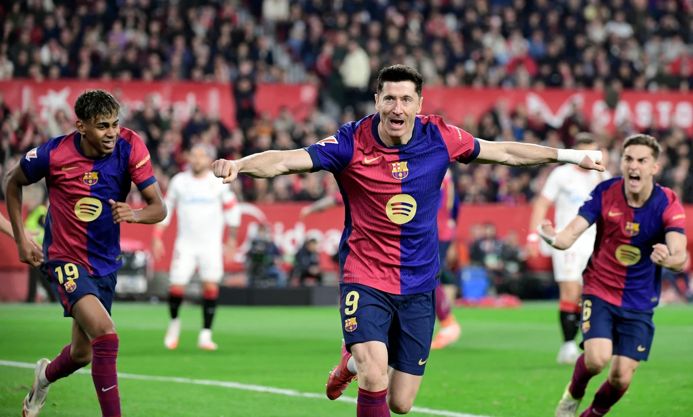 W centrum Robert Lewandowski (FC Barcelona) W centrum Robert Lewandowski (FC Barcelona)