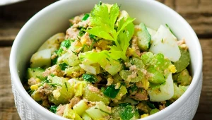 Idealna opcja na drugie śniadanie czy kolację. Sałatka z selerem naciowym smakuje wyjątkowo