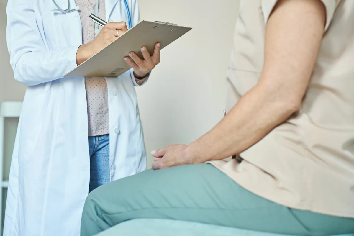 Najczęstszym powikłaniem półpaśca jest neuralgia popółpaścowa. Powoduje ona długotrwały ból Najczęstszym powikłaniem półpaśca jest neuralgia popółpaścowa. Powoduje ona długotrwały ból