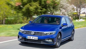 Pięć najlepszych używanych aut na długie trasy. Jest Passat, ale też Toyota
