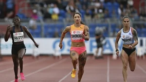 Ewa Swoboda i Karolina Manasova (z prawej) w biegu na 100 M