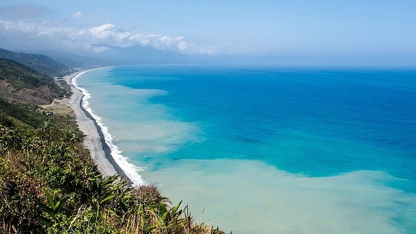 Widok na Morze Filipińskie. Okazuje się, że 40 tys. lat temu pływali tu żeglarze mający dużą wiedzę i zaawansowaną, jak na ówczesne czasy technologię Widok na Morze Filipińskie. Okazuje się, że 40 tys. lat temu pływali tu żeglarze mający dużą wiedzę i zaawansowaną, jak na ówczesne czasy technologię