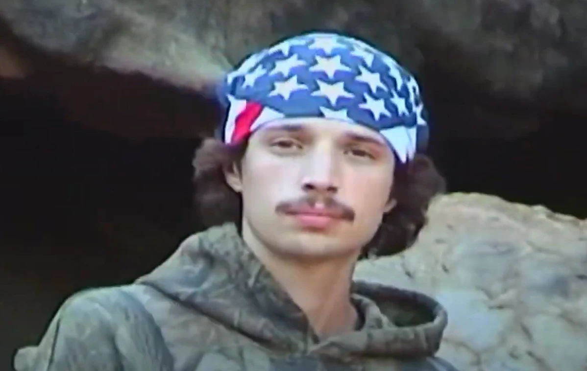 Noah Weiland w teledysku "Sex Type Thing" Noah Weiland w teledysku "Sex Type Thing"