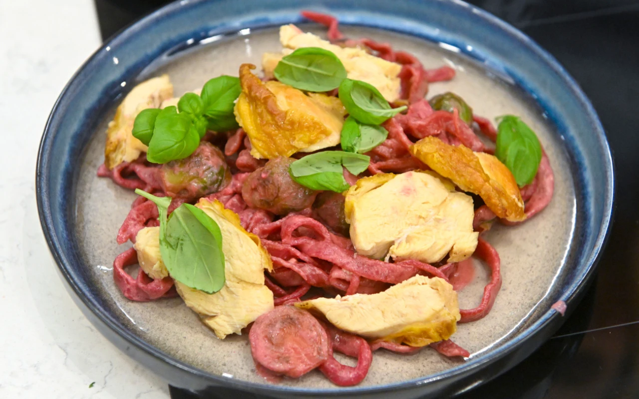 Buraczane tagliatelle