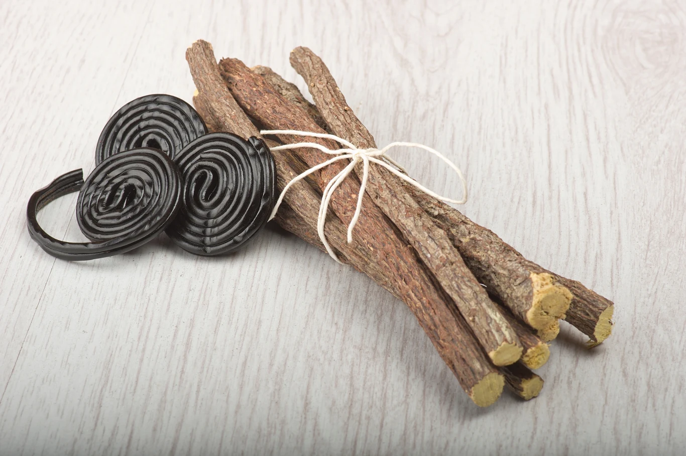 Słona lukrecja to jeden z ulubionych smaków mieszkańców Skandynawii. Reszta świata rzadko kiedy za nim przepada Słona lukrecja to jeden z ulubionych smaków mieszkańców Skandynawii. Reszta świata rzadko kiedy za nim przepada